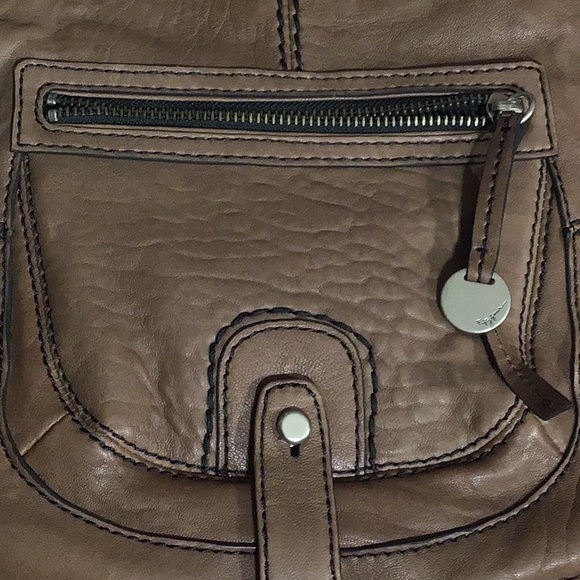 Vintage 54 soft, brown leather Fossil handbag. This bag has never been used. - Picture 2 of 9